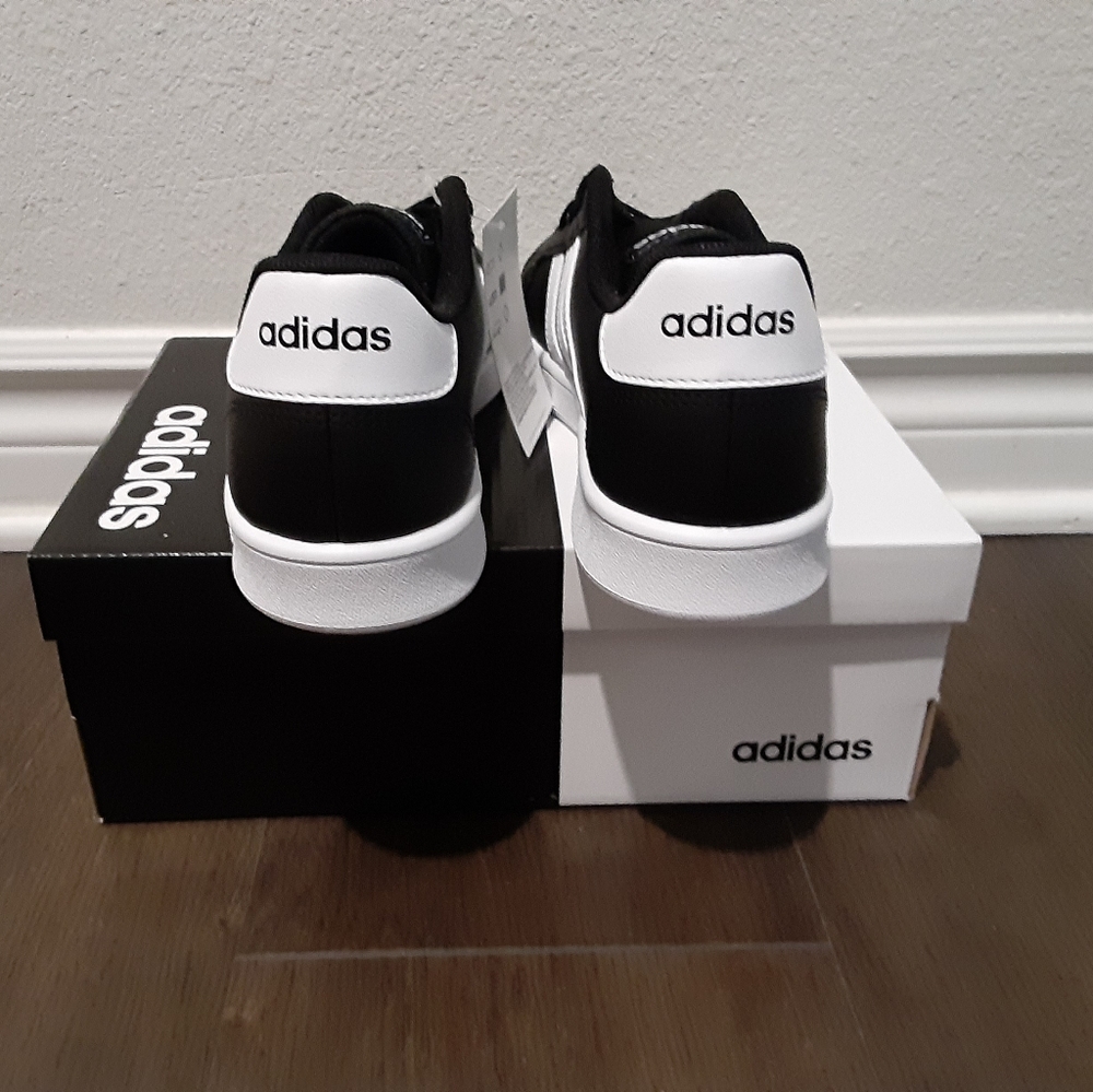 Adidas - Picture 3 of 4